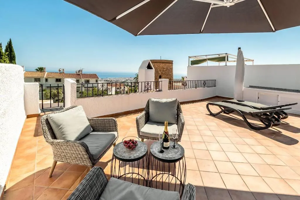 Hermosa casa con terraza e increíbles vistas al mar y la montaña Nerja España