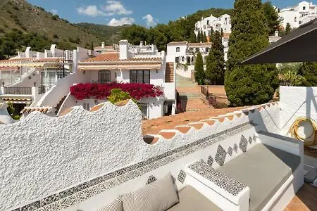 Hermosa casa con terraza e increíbles vistas al mar y la montaña Nerja Сasa de vacaciones