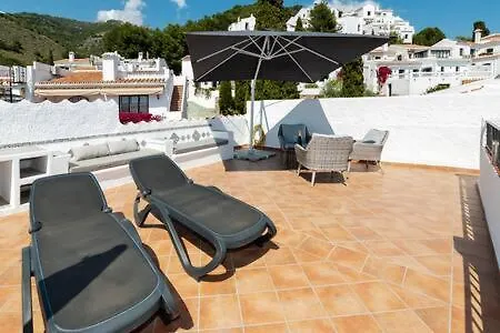 Сasa de vacaciones Hermosa casa con terraza e increíbles vistas al mar y la montaña Nerja