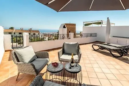 Hermosa casa con terraza e increíbles vistas al mar y la montaña Nerja España