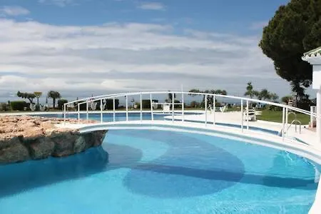 Сasa de vacaciones Hermosa casa con terraza e increíbles vistas al mar y la montaña Nerja